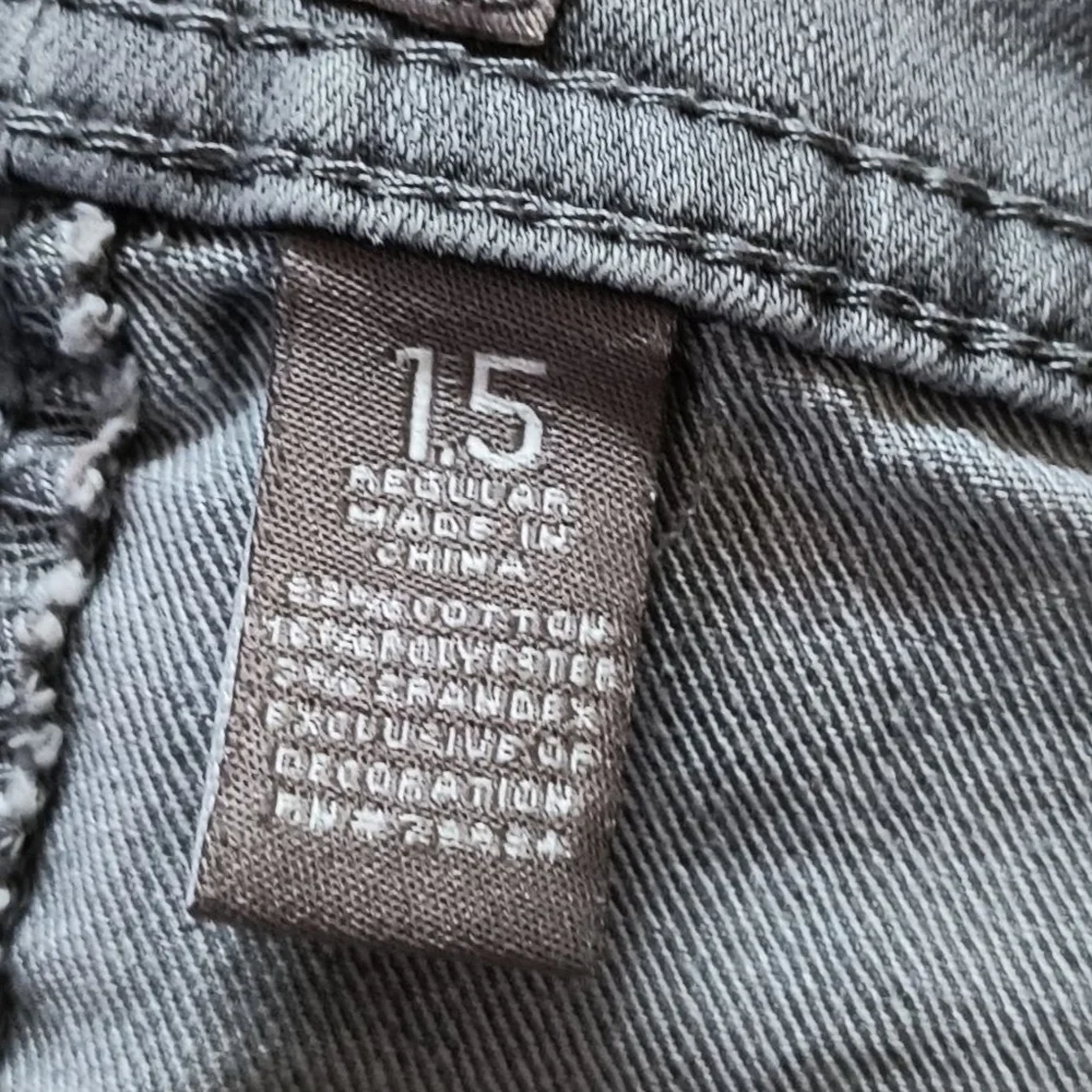 So Slimming By Chicos Gray Straight Leg Jeans Size 1.5 (US Size 10) - Picture 6 of 7